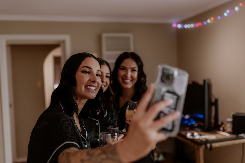 The Ultimate Guide to Creating an Online Wedding Gallery in Minutes