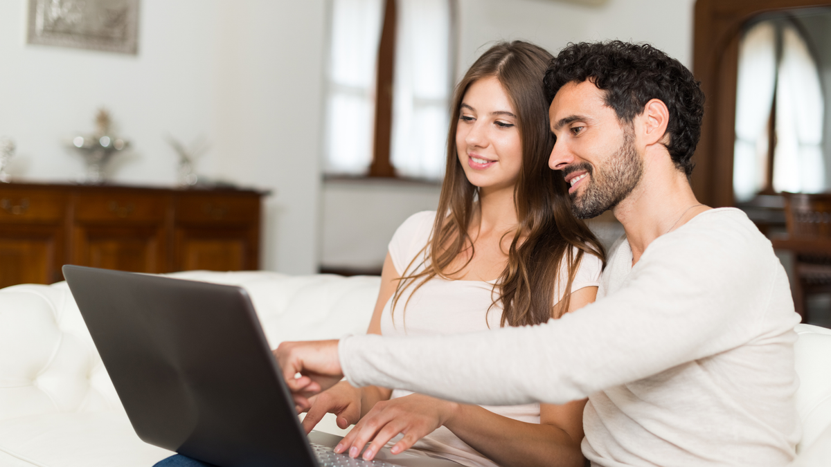 How Couples Actually Stay Organized for Their Wedding Day